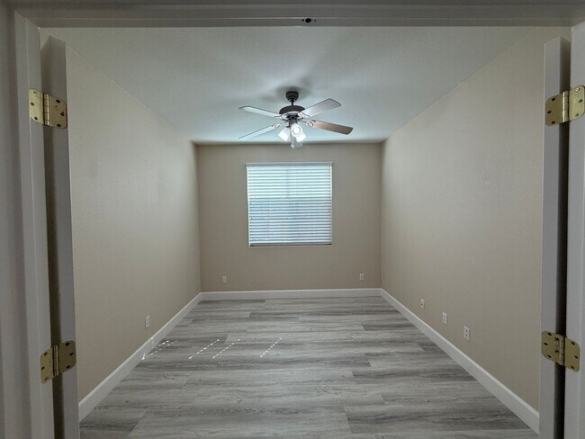 Building Photo - Spacious and Inviting Home in Elk Grove