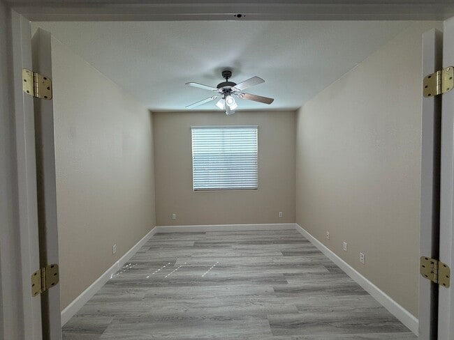 Foto del edificio - Spacious and Inviting Home in Elk Grove