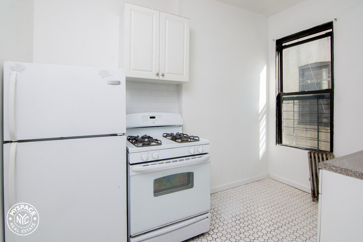 Primary Photo - 122 31st St