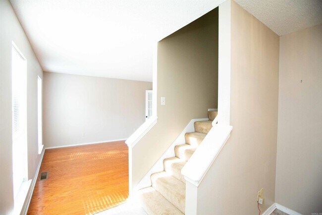 Building Photo - 7 Westglen Cove