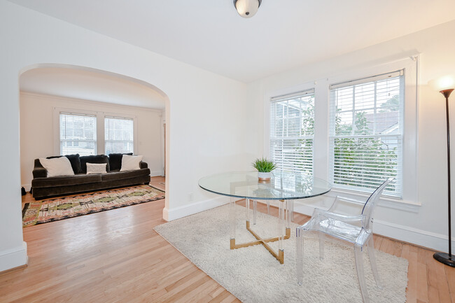 Foto del edificio - 1344 Winburn Dr