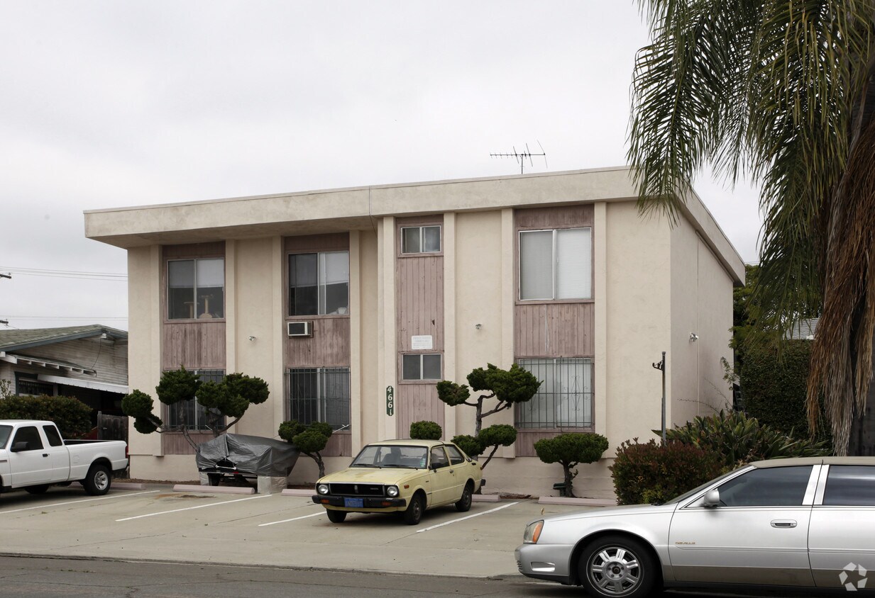 Primary Photo - 4661 Arizona St