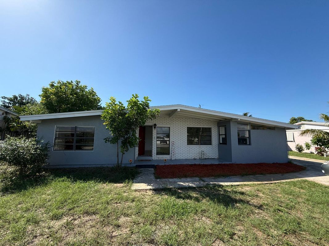 Foto principal - 120 NE 3rd St