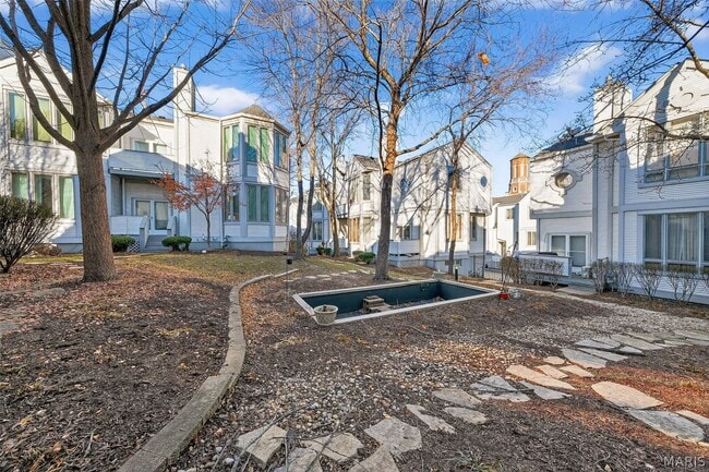 Building Photo - 28 Columbus Square Dr