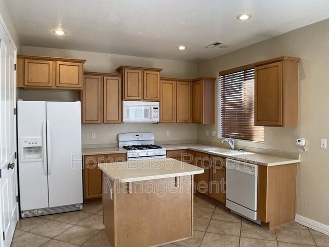 Building Photo - 533 W Nugget Trail