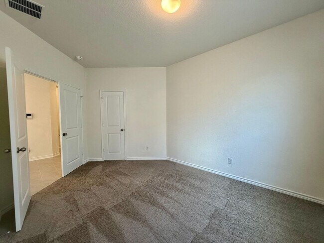Foto del edificio - 8014 Canyon Wren Pk