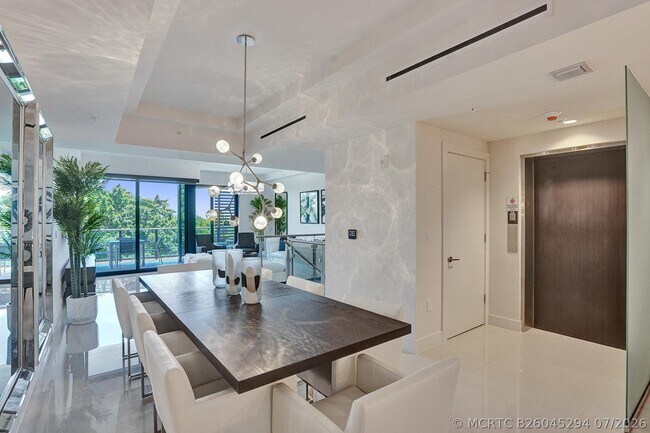 Building Photo - 3040 N Ocean Blvd