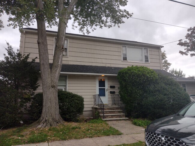 Building Photo - 25 9th Ave