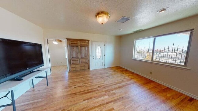 Building Photo - 3830 Thomason Ave