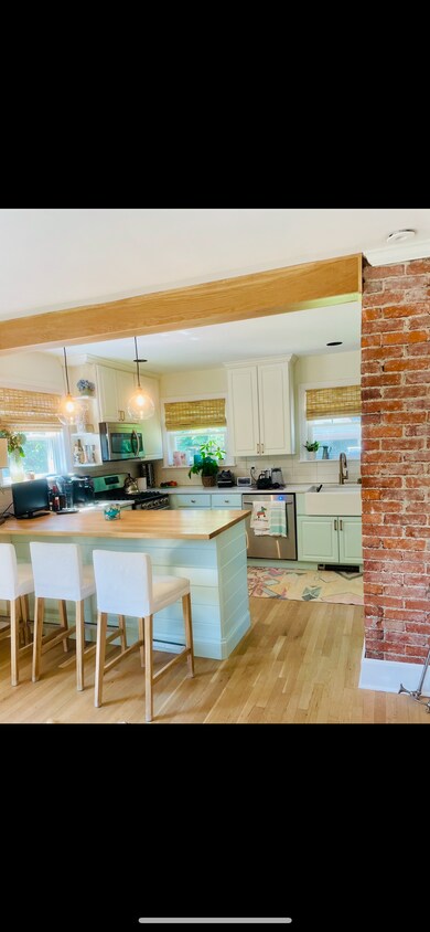 Foto principal - 221 Orchard Ln