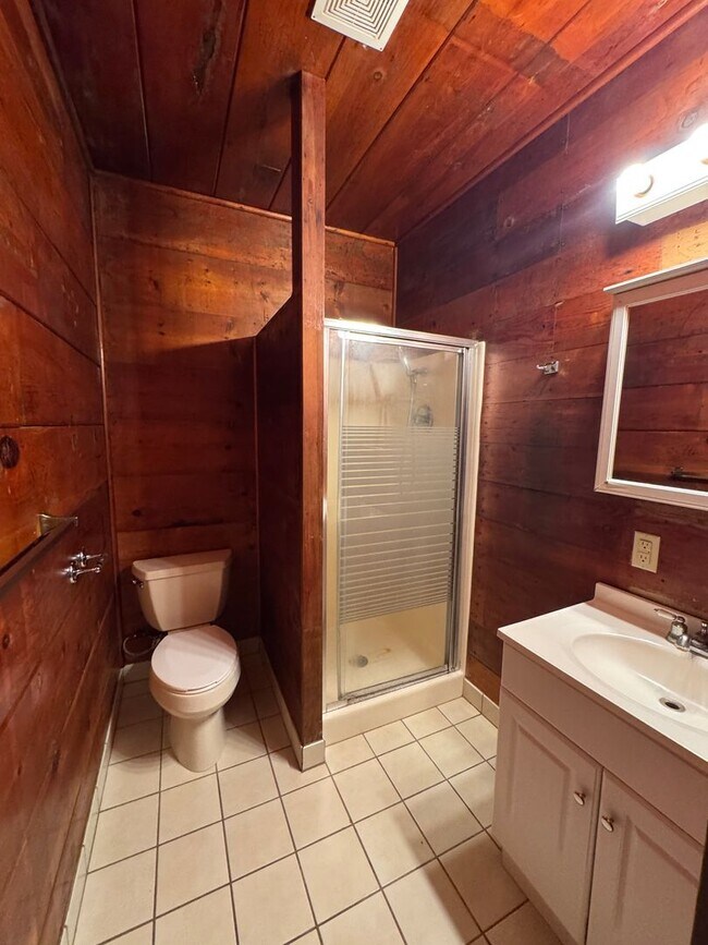 Foto del edificio - 1 bed/1 ba triplex- S Yuba City