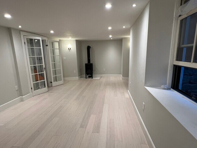 Foto del edificio - 16 Greenough Ave