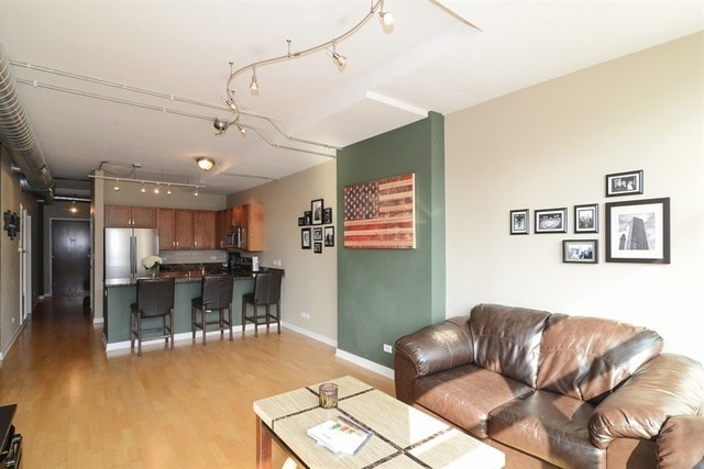 Primary Photo - 1610 W Fullerton Ave