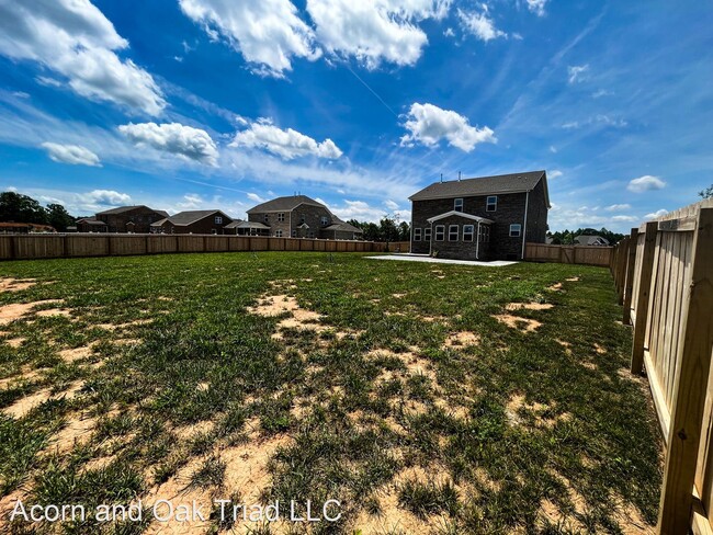 Building Photo - 4 br, 3.5 bath House - 7920 Northwest Mead...
