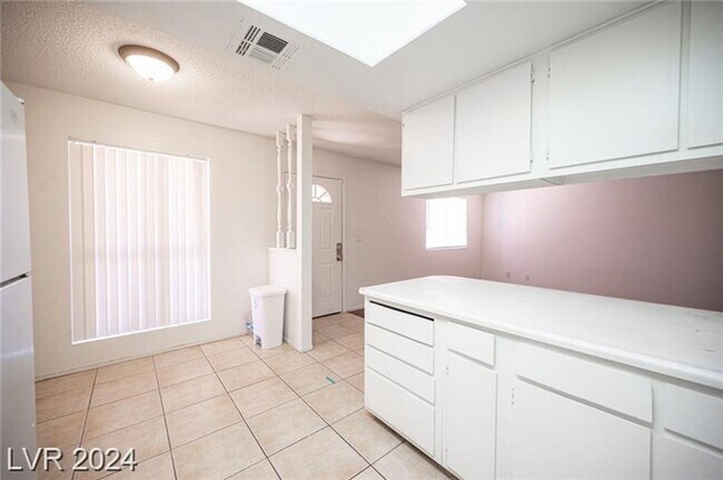 Foto del edificio - Beautiful 2 bedroom - 2 bath condo in Craigmont Villas