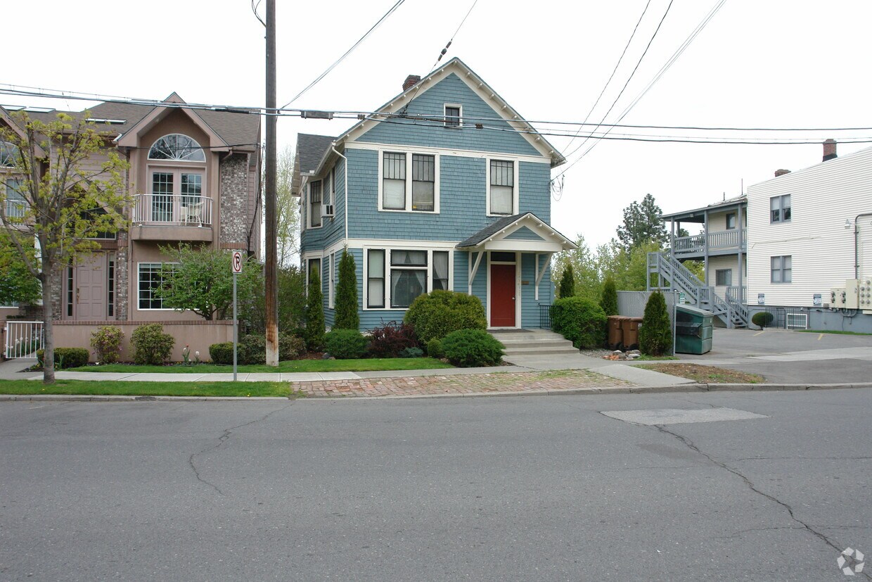 Building Photo - 2036 W Riverside Ave