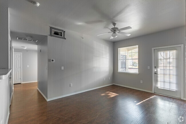 3 habitaciones, 2 baños, 1100 pies cuadrados - Rosemont at Laredo Vista- Income Restricted