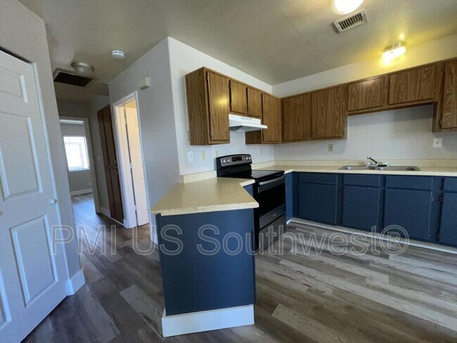 Foto del edificio - 8132 E Lakeshore Dr