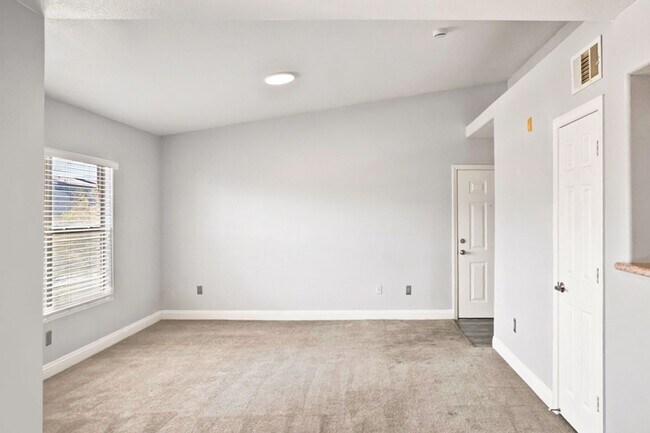 Foto del edificio - 3 Bed, 2 Bath -Gated- South West Las Vegas