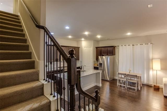 Building Photo - 612 Club Dr