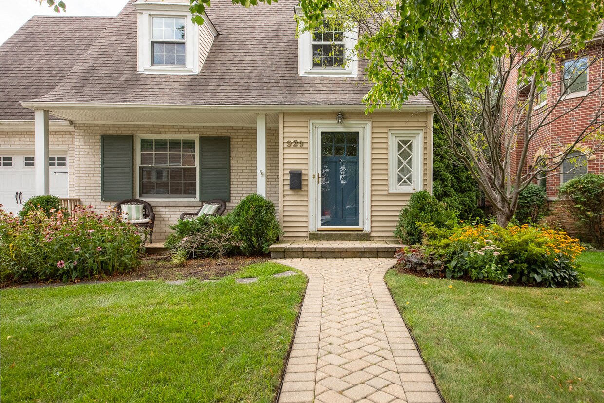 Foto principal - 929 St James Pl