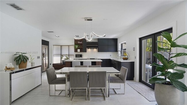Building Photo - 16887 Royal Poinciana Dr