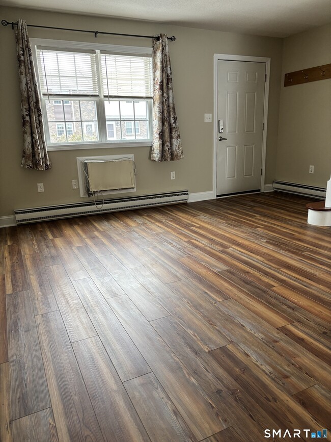 Building Photo - 100-112 N Turnpike Rd