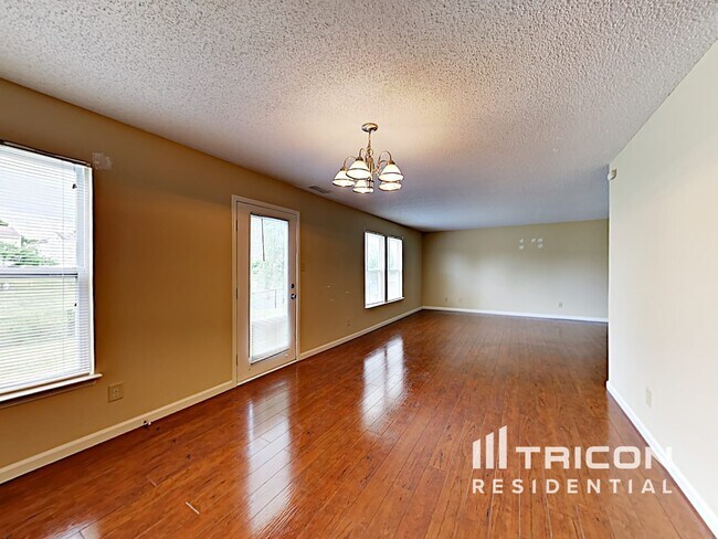 Foto del edificio - 6733 Everbloom Ln