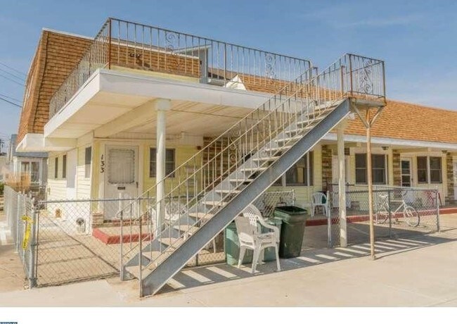 Building Photo - 133 E Leaming Ave