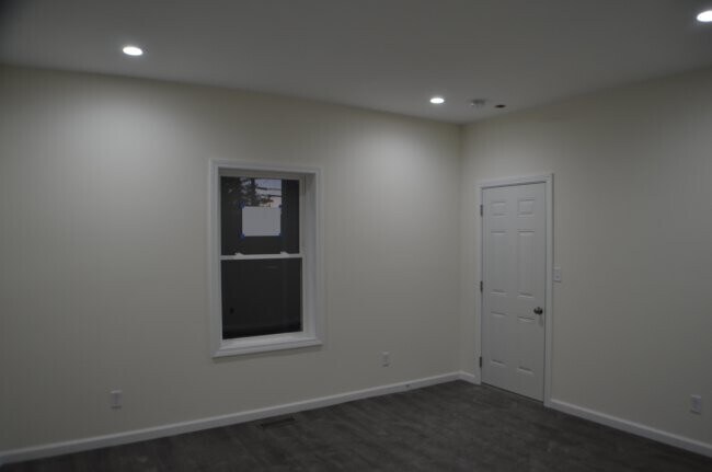 Foto del edificio - 563 Burritt St