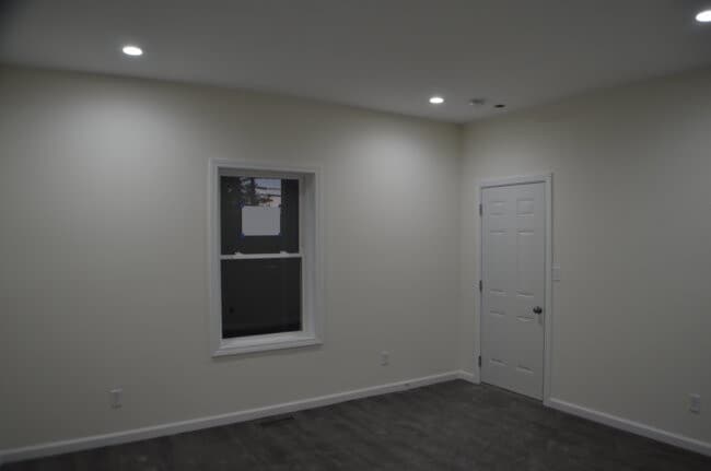 Building Photo - 563 Burritt St