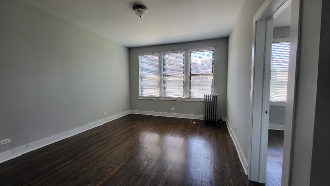 Building Photo - 5527 S Everett Ave