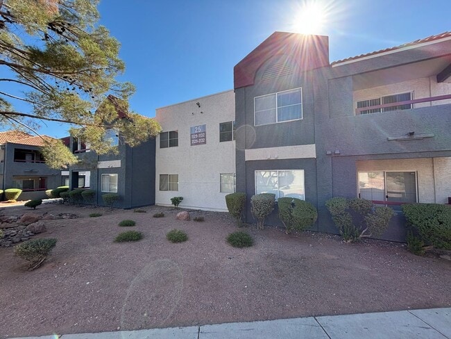 Building Photo - Beautiful 2-Bedroom, 2-Bath First-Floor Un...