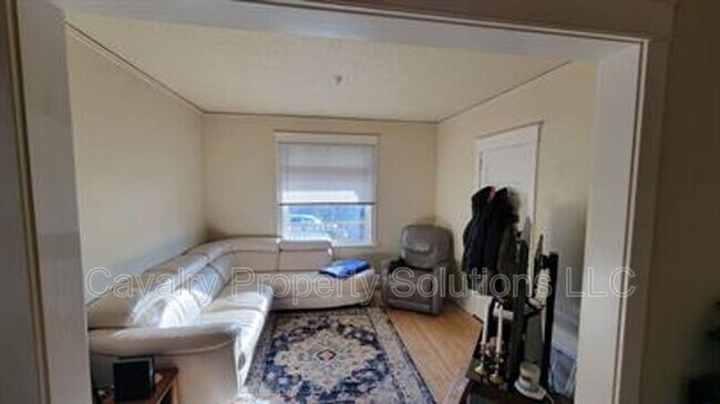 Foto del edificio - 617 E 8th St