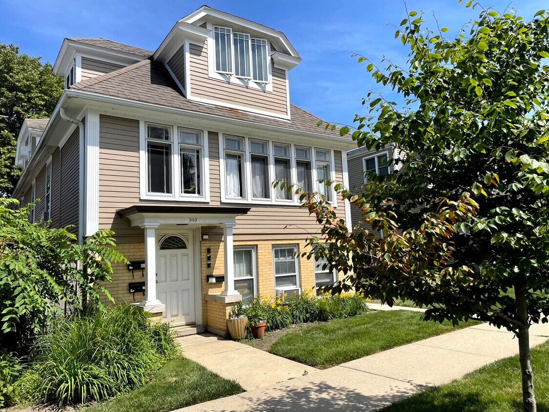 949 Sherman Ave Unit 2, Evanston, IL 60202 949 Sherman Ave Evanston