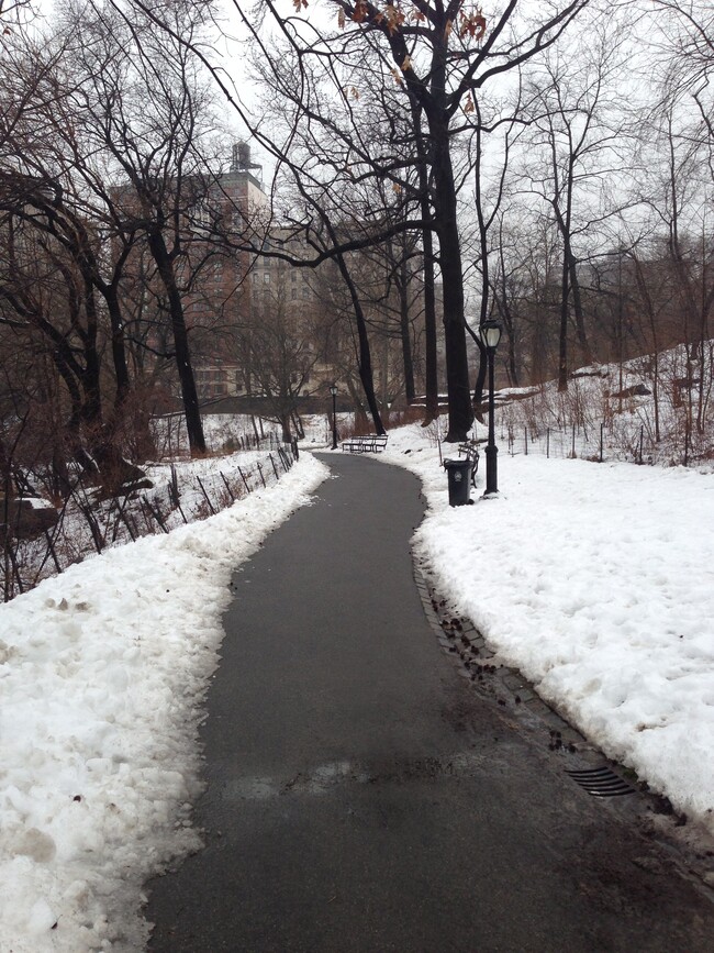 Building Photo - 420 Central Park W