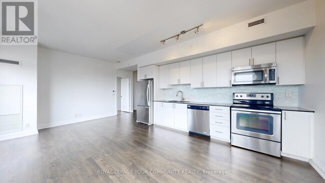 Photo du bâtiment - 7900-7900 Bathurst St