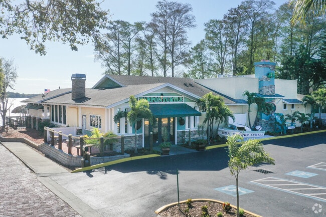 Building - 1513 Lake Tarpon Ave