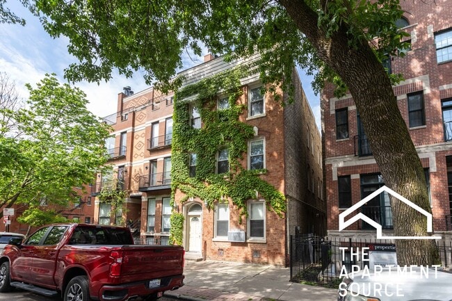 Building Photo - 906 N Wood St