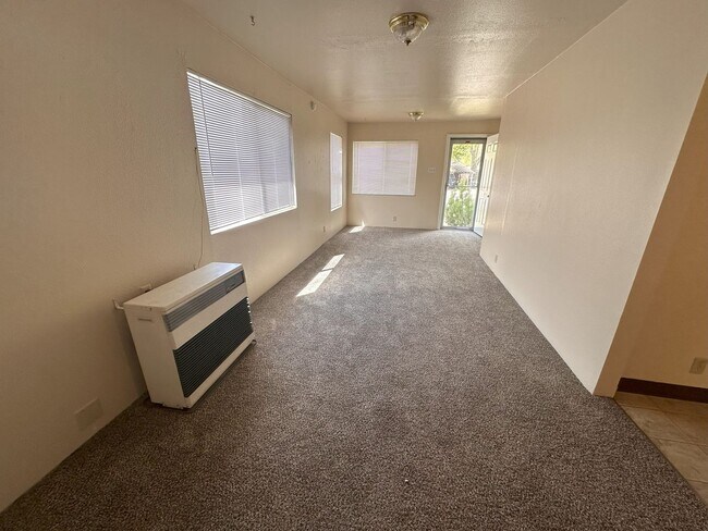 Building Photo - 2 Bedroom, 1 Bathroom Home
