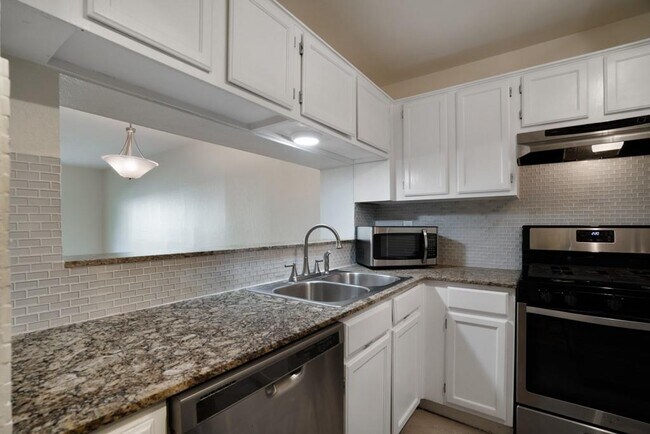 Building Photo - 11901 Swearingen Dr