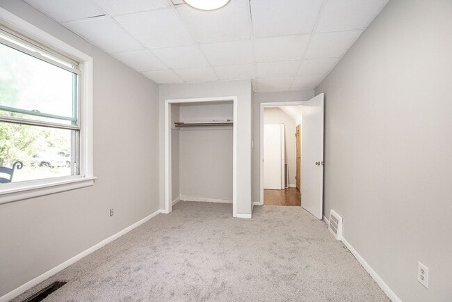 Building Photo - THREE BEDROOM SINGLE FAMILY HOME IN BEAUTI...
