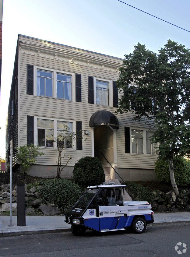 Foto principal - 215 Pontius Ave N