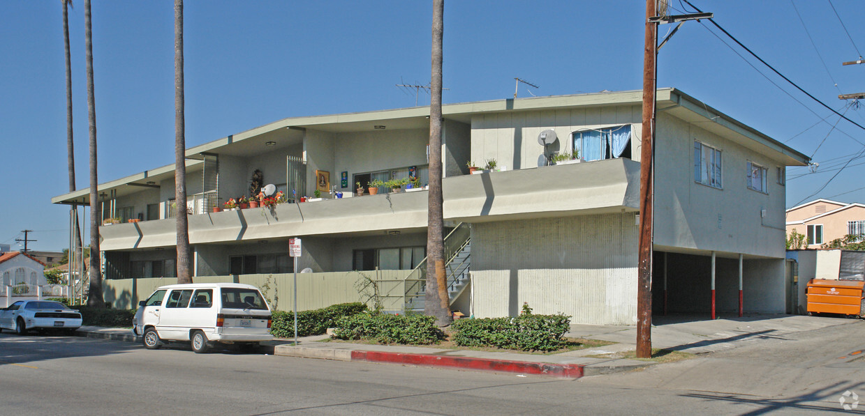 Primary Photo - 8641 Cadillac Ave