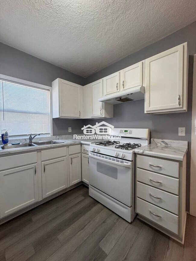 Foto del edificio - Available Now Spacious 2 Bedroom 1 Bath in Minneapolis!