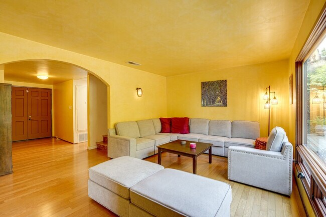 Foto del edificio - 714 Crestview Dr