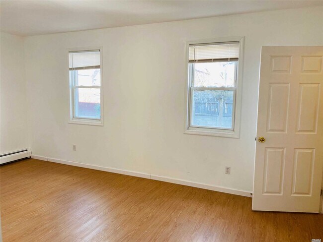 Foto del edificio - 63-15 Carlton St