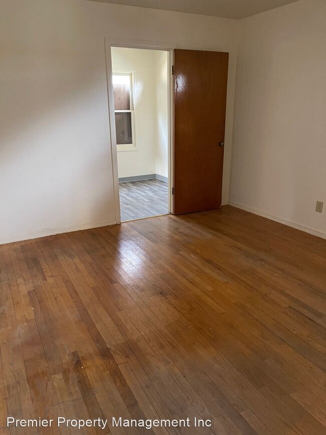 Building Photo - 2 br, 1 bath House - 2120 B St