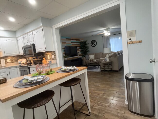 Foto del edificio - 920 Camellia Dr