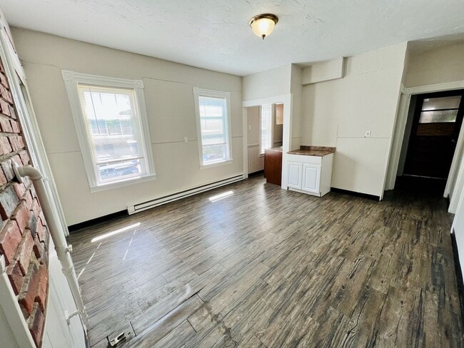 Building Photo - 414 Cambridge St